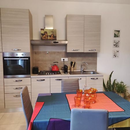 nuovo e confortevole appartamento con giardino Olbia Esterno foto